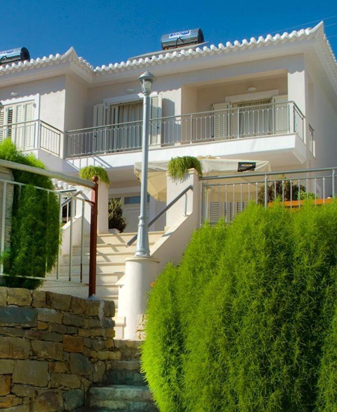Vereniki Apartments Finikounta Dış mekan fotoğraf